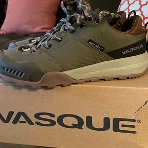 Vasque Womens low hikers - LIKE NEW